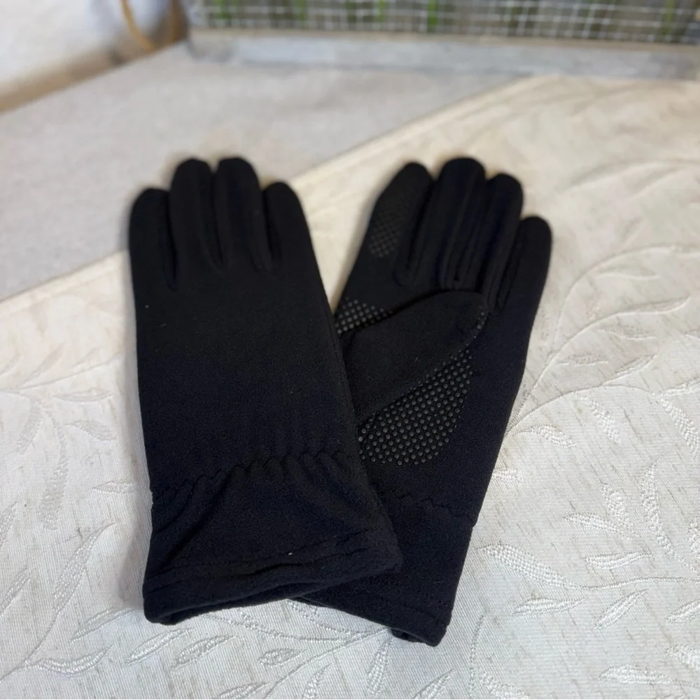 Finger fuzz. Black Women's‎ Winter Fleece Gloves. Gripping one size.